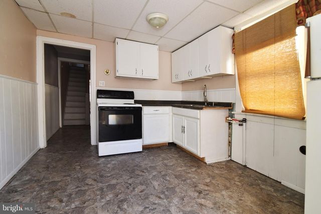 701 W MARKET ST, Pottsville, PA 17901