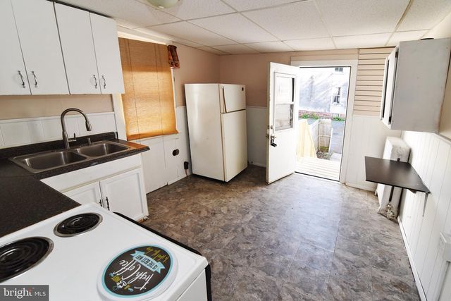 701 W MARKET ST, Pottsville, PA 17901