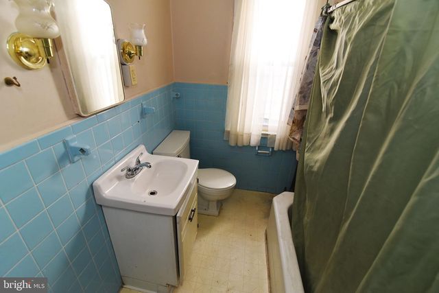 701 W MARKET ST, Pottsville, PA 17901