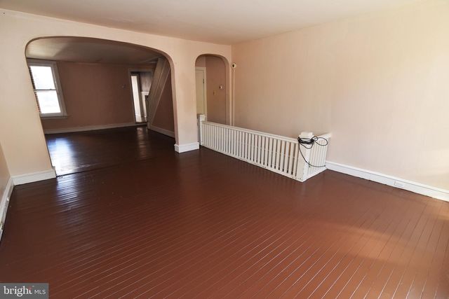 701 W MARKET ST, Pottsville, PA 17901