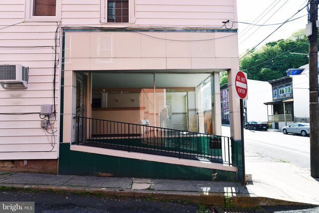 701 W MARKET ST, Pottsville, PA 17901