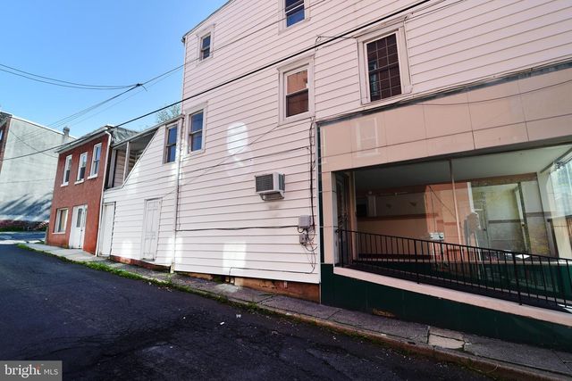 701 W MARKET ST, Pottsville, PA 17901