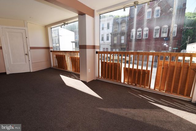 701 W MARKET ST, Pottsville, PA 17901