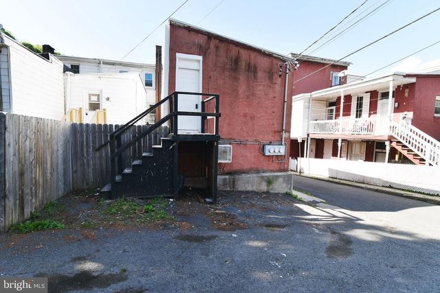 701 W MARKET ST, Pottsville, PA 17901