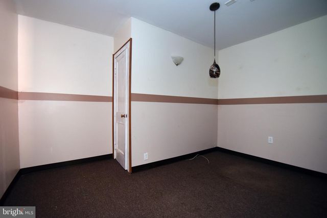 701 W MARKET ST, Pottsville, PA 17901
