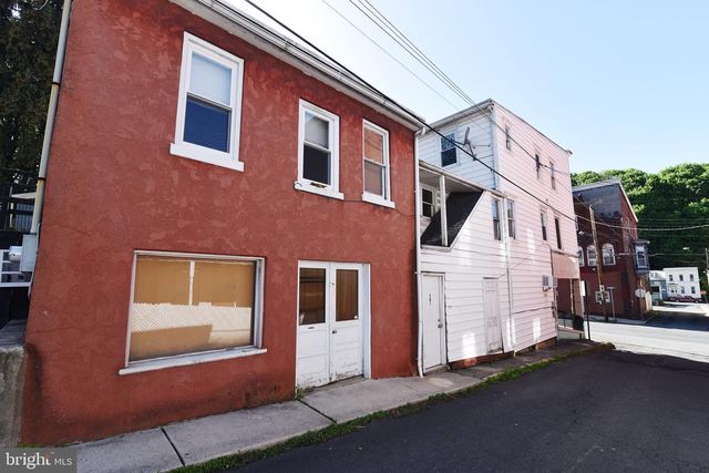 701 W MARKET ST, Pottsville, PA 17901
