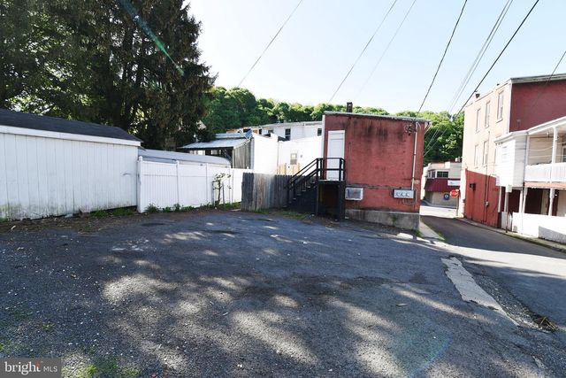 701 W MARKET ST, Pottsville, PA 17901