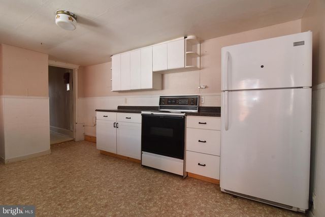 701 W MARKET ST, Pottsville, PA 17901