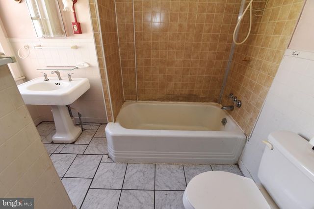 701 W MARKET ST, Pottsville, PA 17901