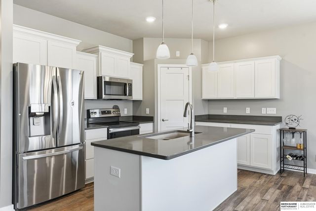 5113 N 180th Avenue, Omaha, NE 68022