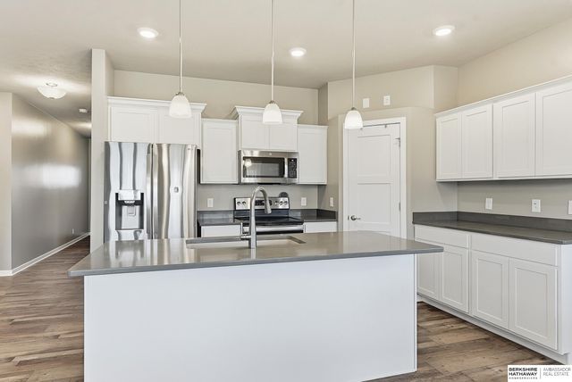 5113 N 180th Avenue, Omaha, NE 68022