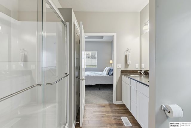 5113 N 180th Avenue, Omaha, NE 68022