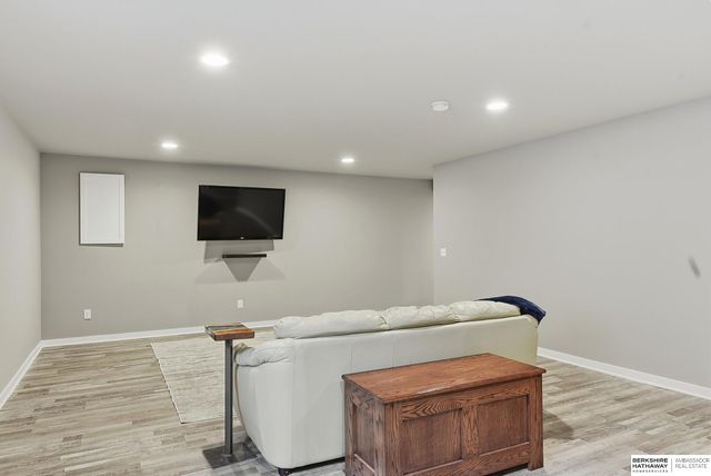 5113 N 180th Avenue, Omaha, NE 68022