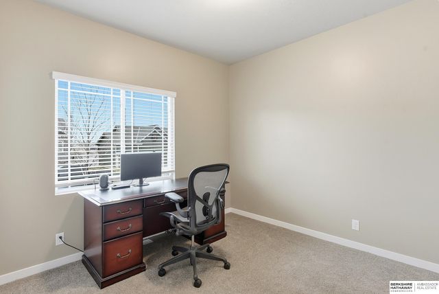 5113 N 180th Avenue, Omaha, NE 68022