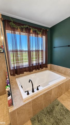12304 Lincolnshire Drive, Sterling Heights, MI 48312