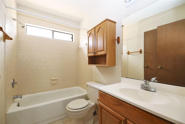 15826 Pipers View, Webster, TX 77598