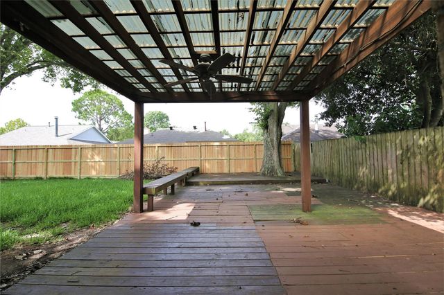15826 Pipers View, Webster, TX 77598