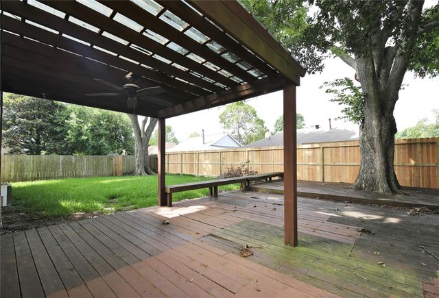 15826 Pipers View, Webster, TX 77598