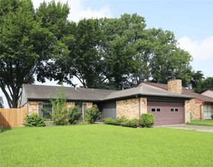 15826 Pipers View, Webster, TX 77598