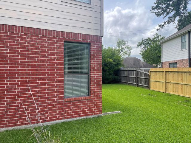 16211 Quiet Canyon Court, Friendswood, TX 77546