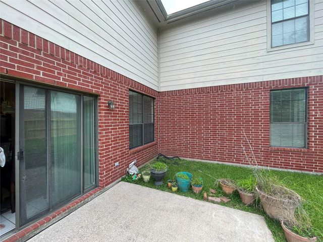 16211 Quiet Canyon Court, Friendswood, TX 77546