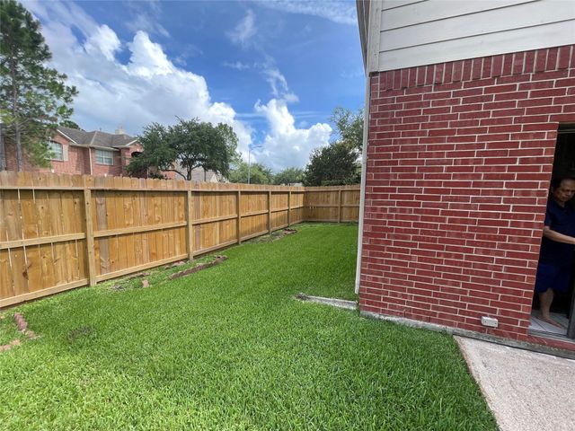 16211 Quiet Canyon Court, Friendswood, TX 77546
