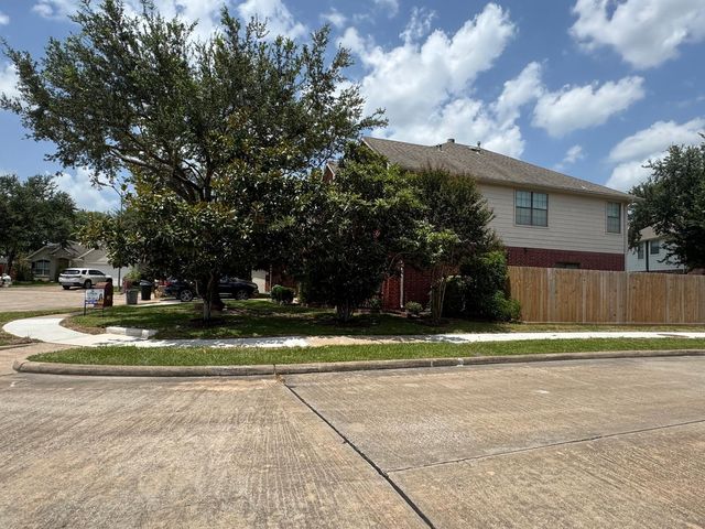 16211 Quiet Canyon Court, Friendswood, TX 77546
