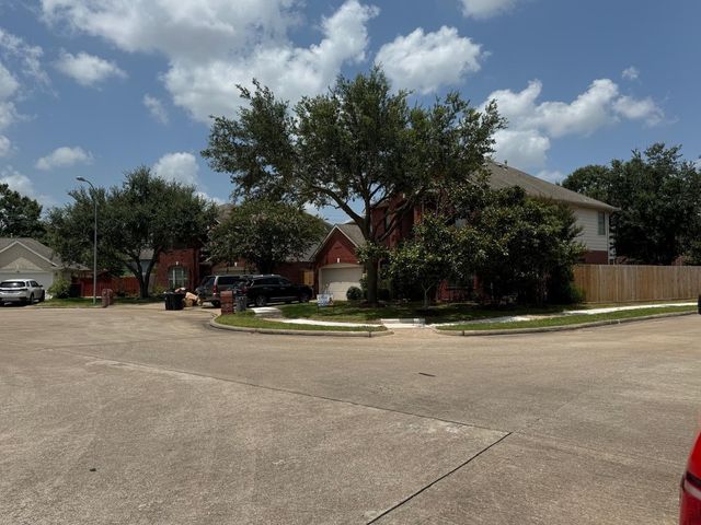 16211 Quiet Canyon Court, Friendswood, TX 77546
