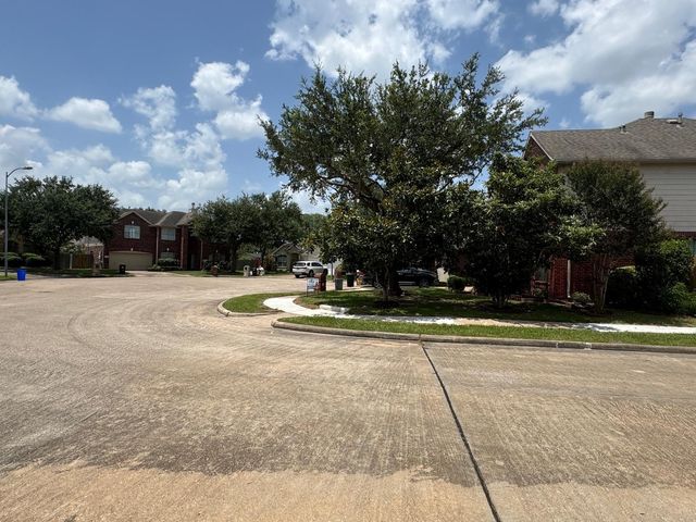 16211 Quiet Canyon Court, Friendswood, TX 77546