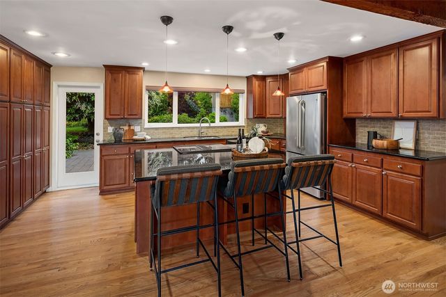 1333 98th Avenue NE, Clyde Hill, WA 98004