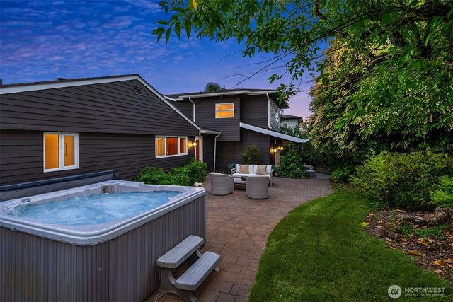 1333 98th Avenue NE, Clyde Hill, WA 98004