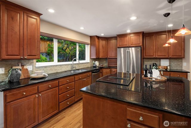 1333 98th Avenue NE, Clyde Hill, WA 98004