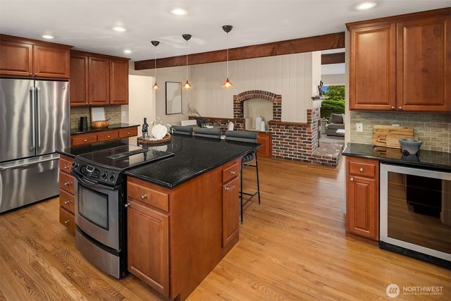1333 98th Avenue NE, Clyde Hill, WA 98004