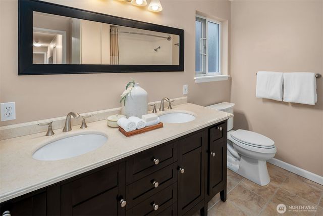 1333 98th Avenue NE, Clyde Hill, WA 98004