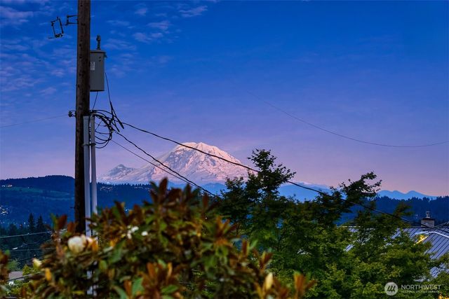 1333 98th Avenue NE, Clyde Hill, WA 98004