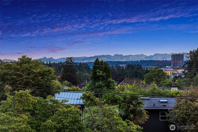 1333 98th Avenue NE, Clyde Hill, WA 98004