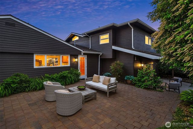 1333 98th Avenue NE, Clyde Hill, WA 98004