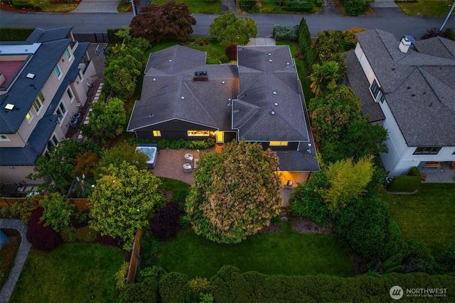 1333 98th Avenue NE, Clyde Hill, WA 98004