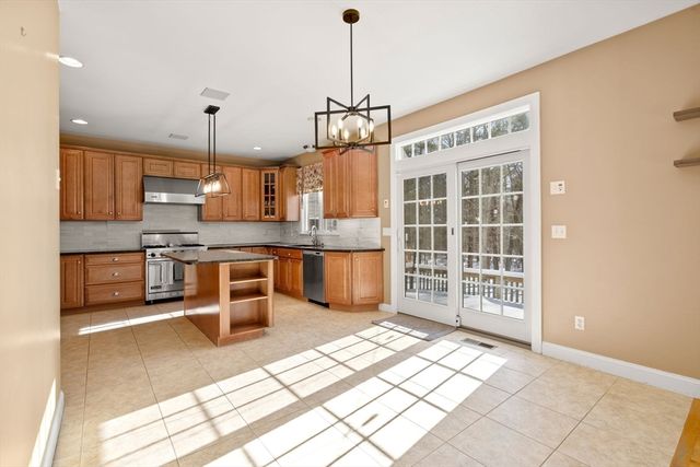 46 Mikayla Ann Dr, Rehoboth, MA 02769