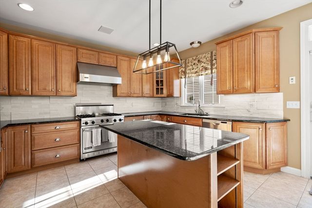 46 Mikayla Ann Dr, Rehoboth, MA 02769