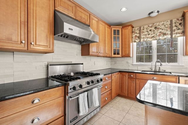 46 Mikayla Ann Dr, Rehoboth, MA 02769