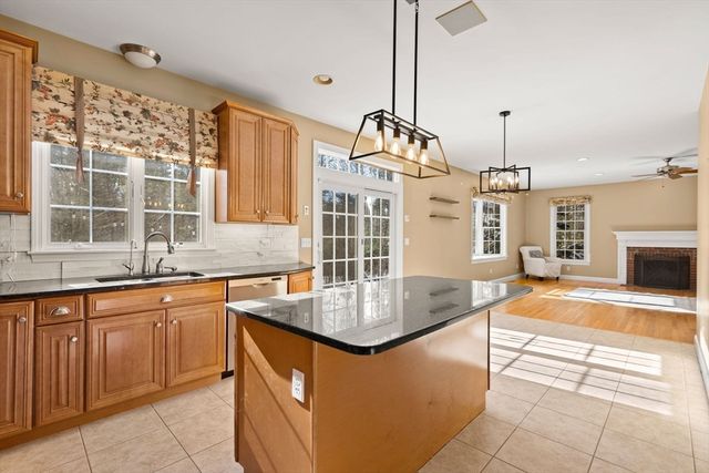 46 Mikayla Ann Dr, Rehoboth, MA 02769