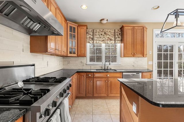 46 Mikayla Ann Dr, Rehoboth, MA 02769