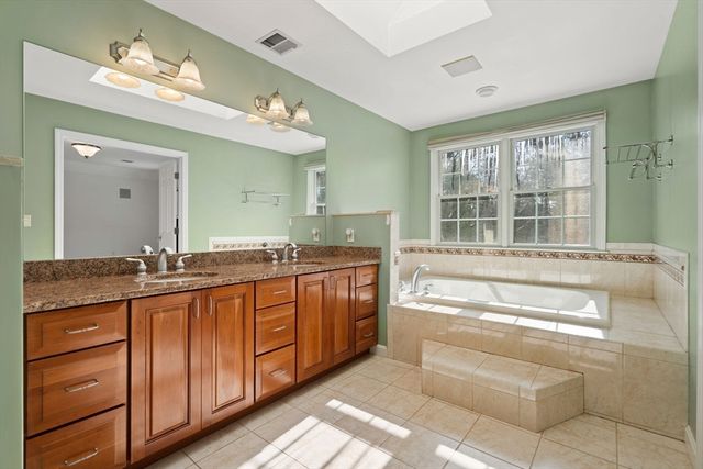 46 Mikayla Ann Dr, Rehoboth, MA 02769