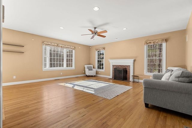 46 Mikayla Ann Dr, Rehoboth, MA 02769