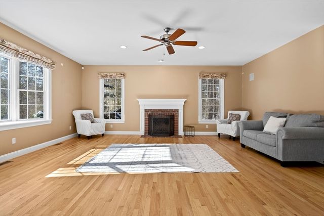 46 Mikayla Ann Dr, Rehoboth, MA 02769