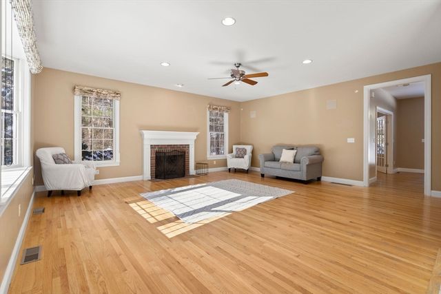 46 Mikayla Ann Dr, Rehoboth, MA 02769