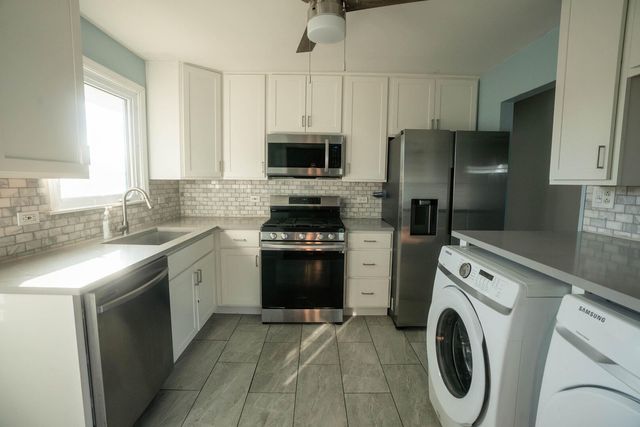 4501 W 90th Place, Hometown, IL 60456