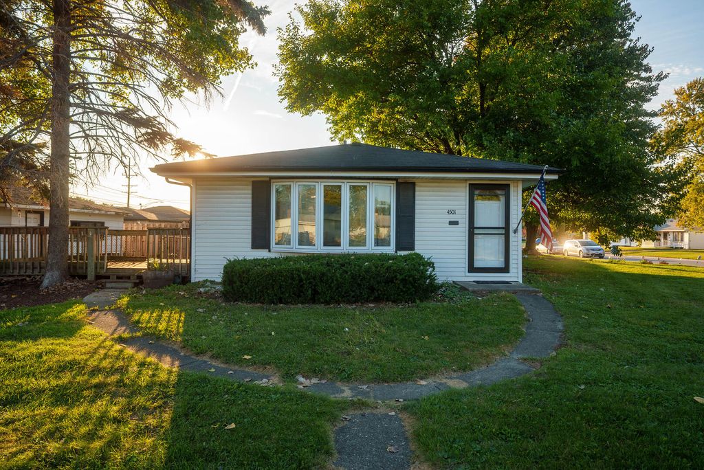 4501 W 90th Place, Hometown, IL 60456