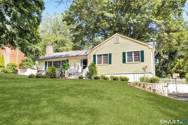 180 Weeping Willow Lane, Fairfield, CT 06825